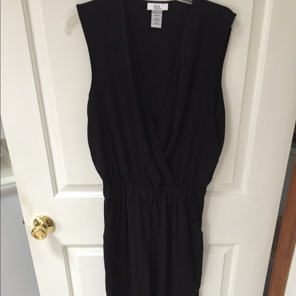 Black sleeveless jumpsuit with pockets